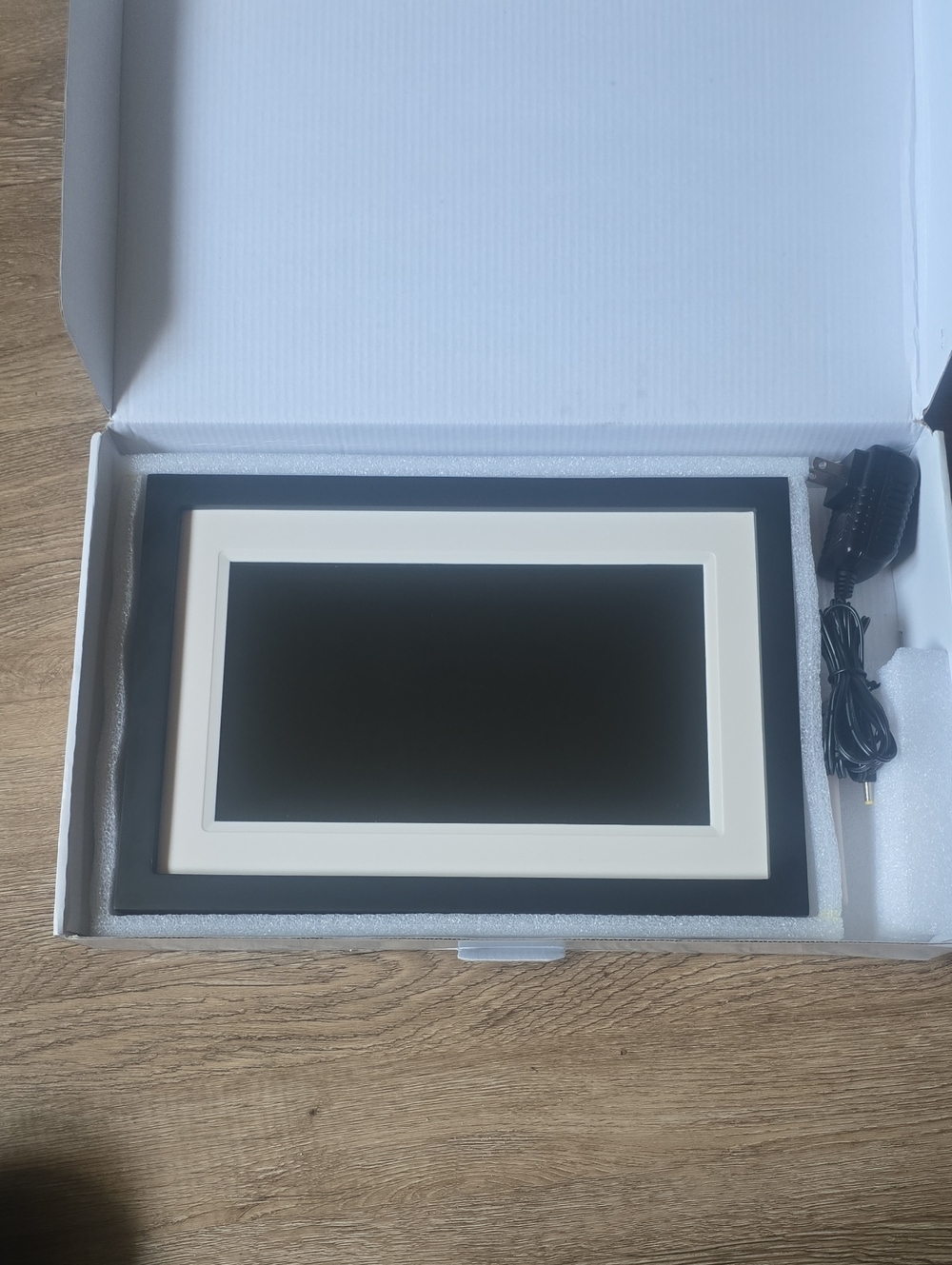 Digital Photo Frame with White Border and Black Screen